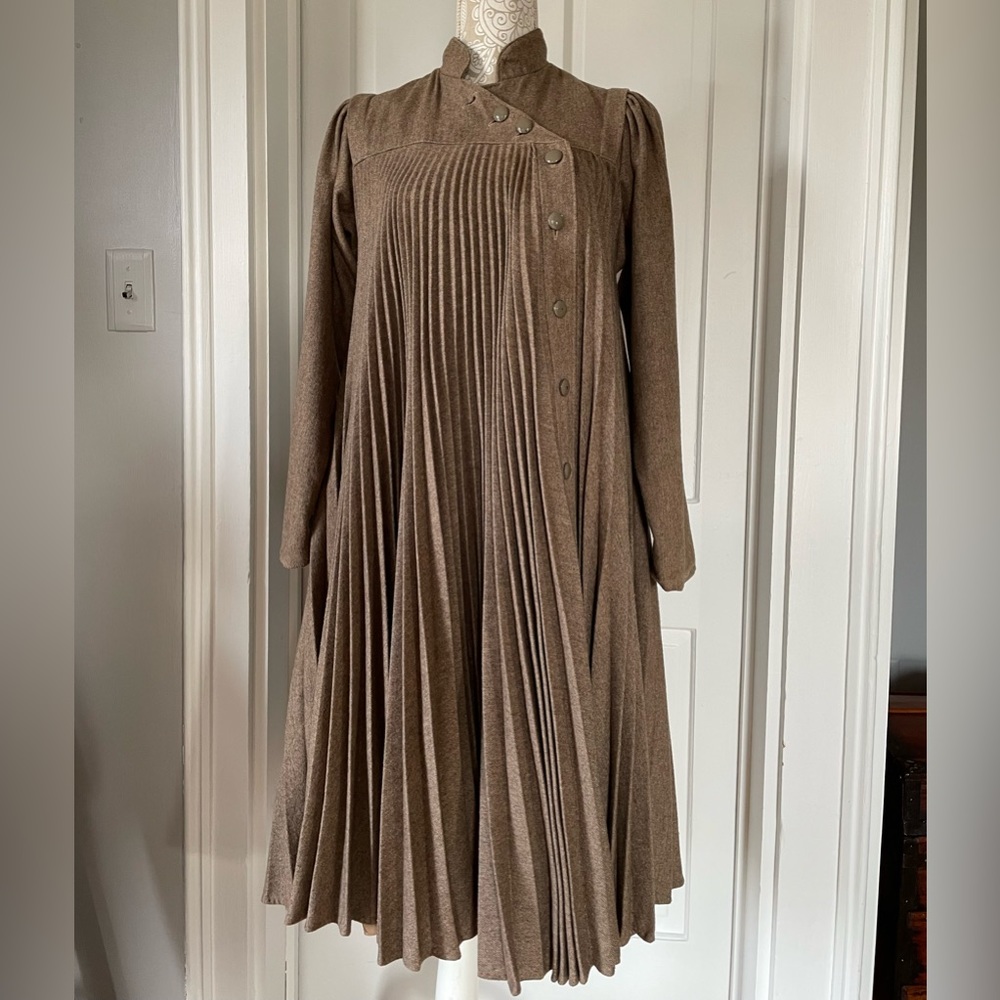 ♦️1970’s Knife Pleated Coat ♦️